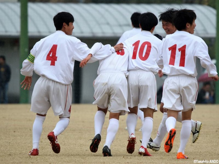 高知県高校サッカー冬季大会新人戦 決勝戦で高知高と高知西高と激突 高知が頂点に