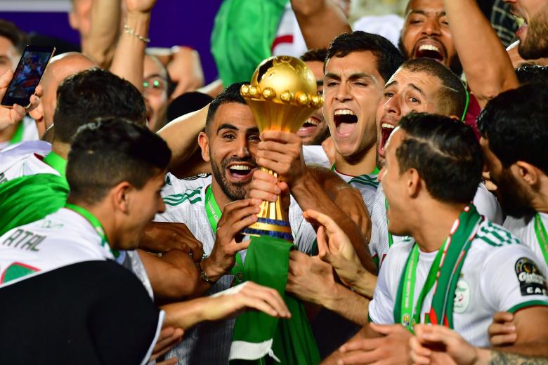 Riyad Mahrez soulève la CAN 2019