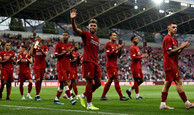 Alex Oxlade-Chamberlain et les joueurs de Liverpool après le match amical face à Lyon
