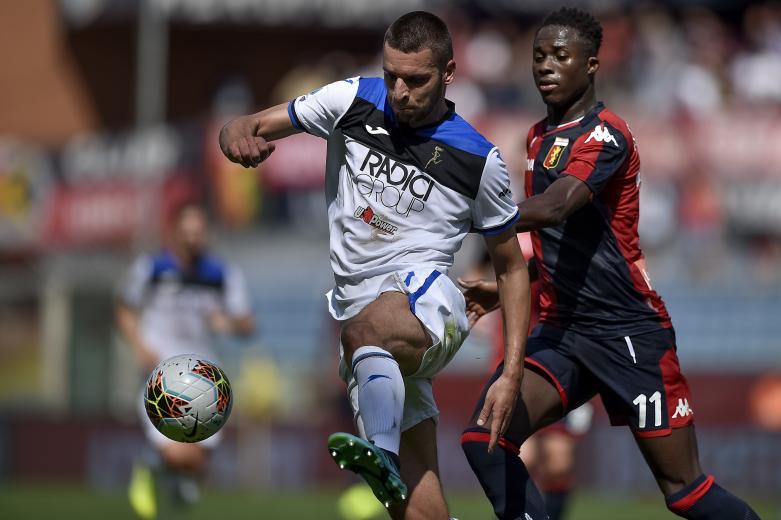 Berat Djimsiti et Christian Kouame lors de Genoa -Atalanta - Serie A 2019-2020
