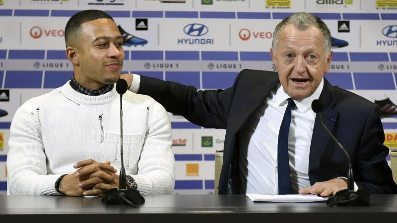 Memphis Depay et Jean-Michel Aulas, lors de la signature du Néerlandais à l'OL - 20 janvier 2017