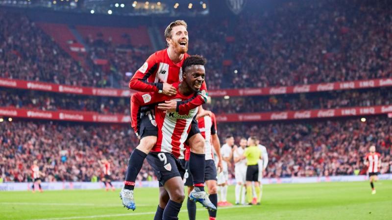 Williams y Muniain celebran el gol del partido de ida de la semifinal...