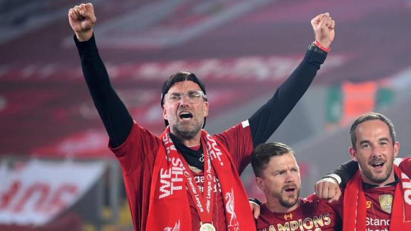 Liverpool Resmi Angkat Trofi Juara Premier League 2019-2020